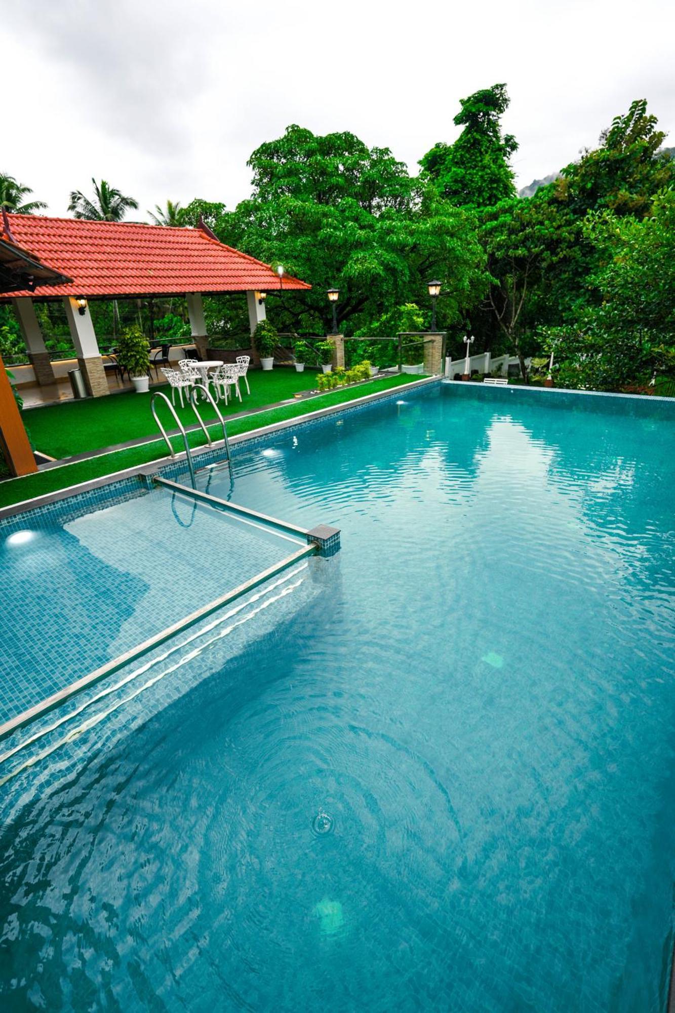 Athirappilly Rainland Resort Exterior photo