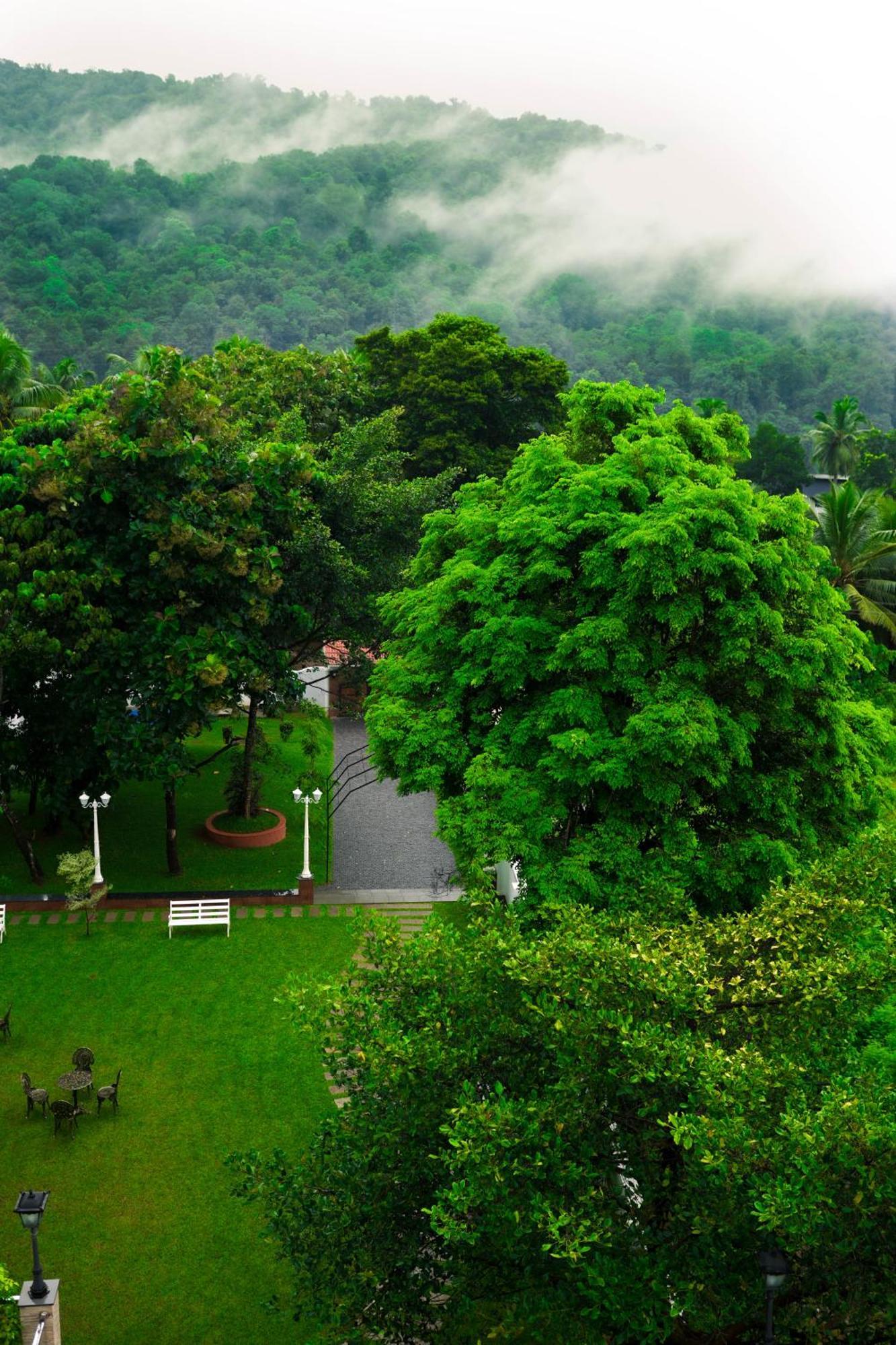 Athirappilly Rainland Resort Exterior photo