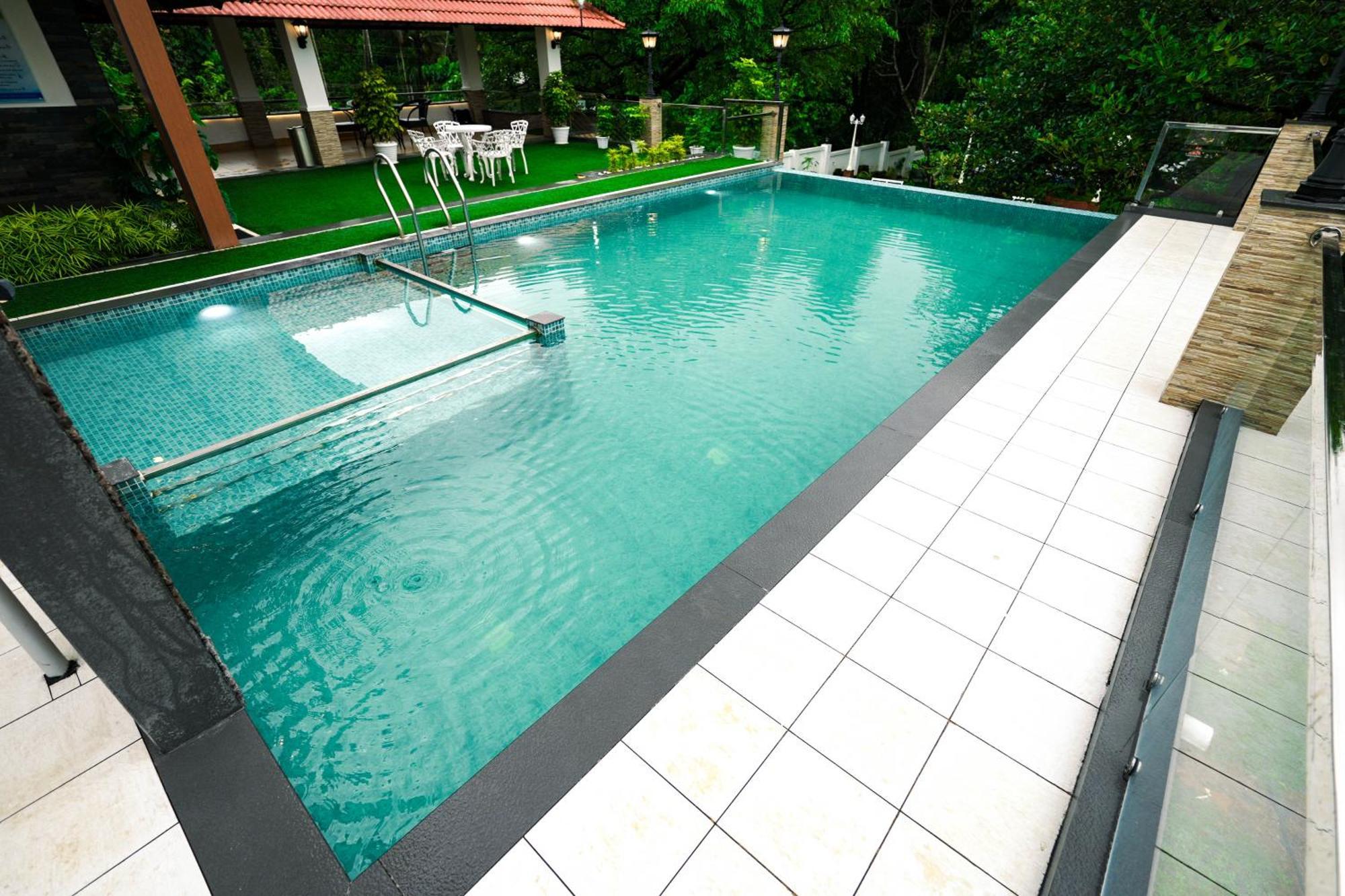 Athirappilly Rainland Resort Exterior photo