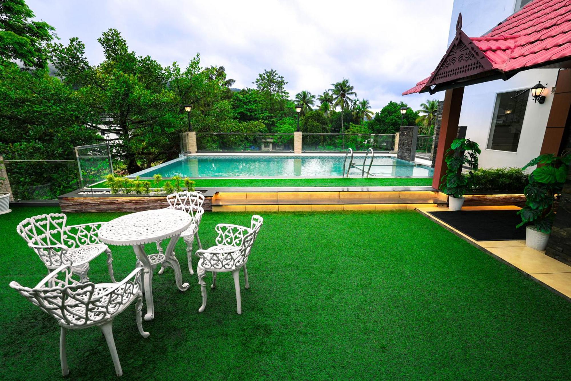 Athirappilly Rainland Resort Exterior photo