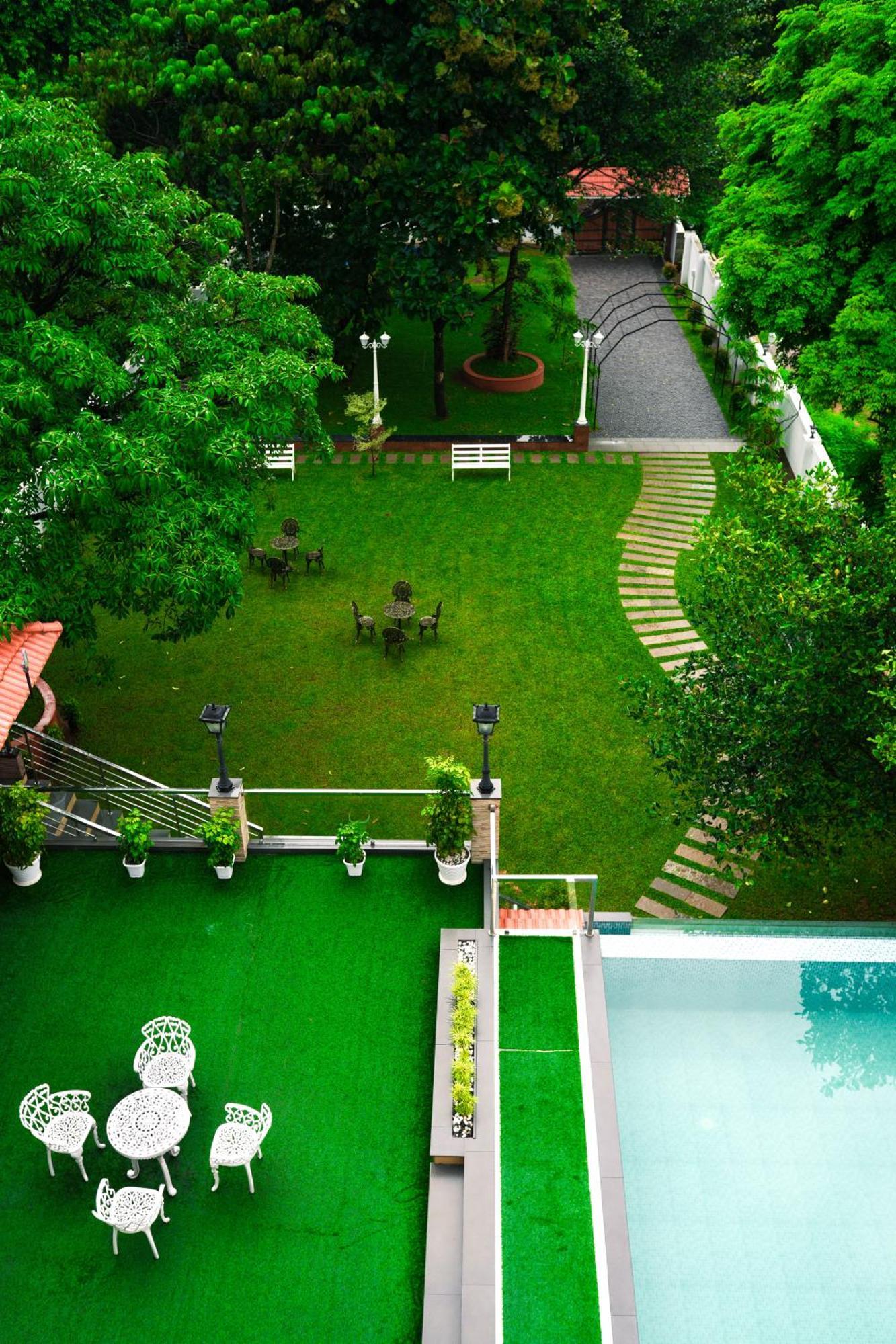 Athirappilly Rainland Resort Exterior photo